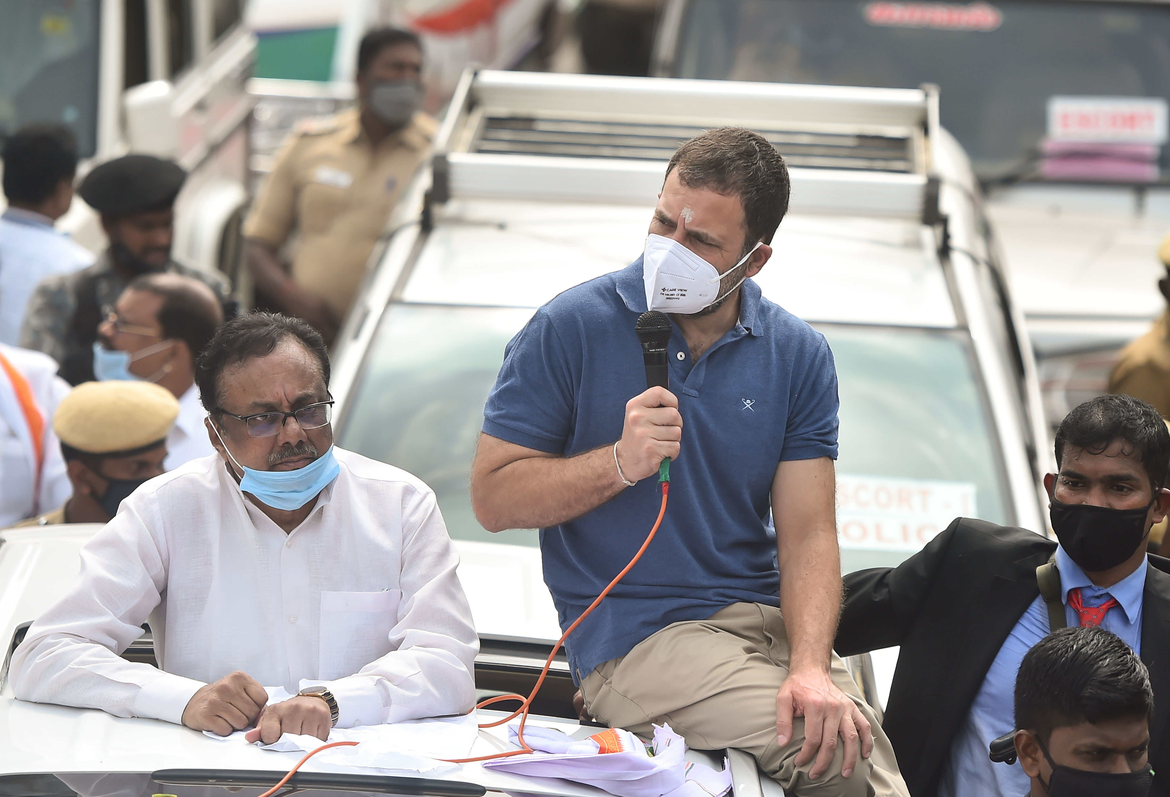 Maharashtra Rahul Gandhi Resumes Bharat Jodo Yatra After Visiting Gurdwara In Nanded