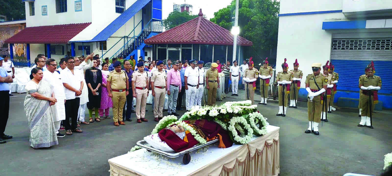 Abhijit Vinayak Banerjees Mother Passes Away Cremated With Full State