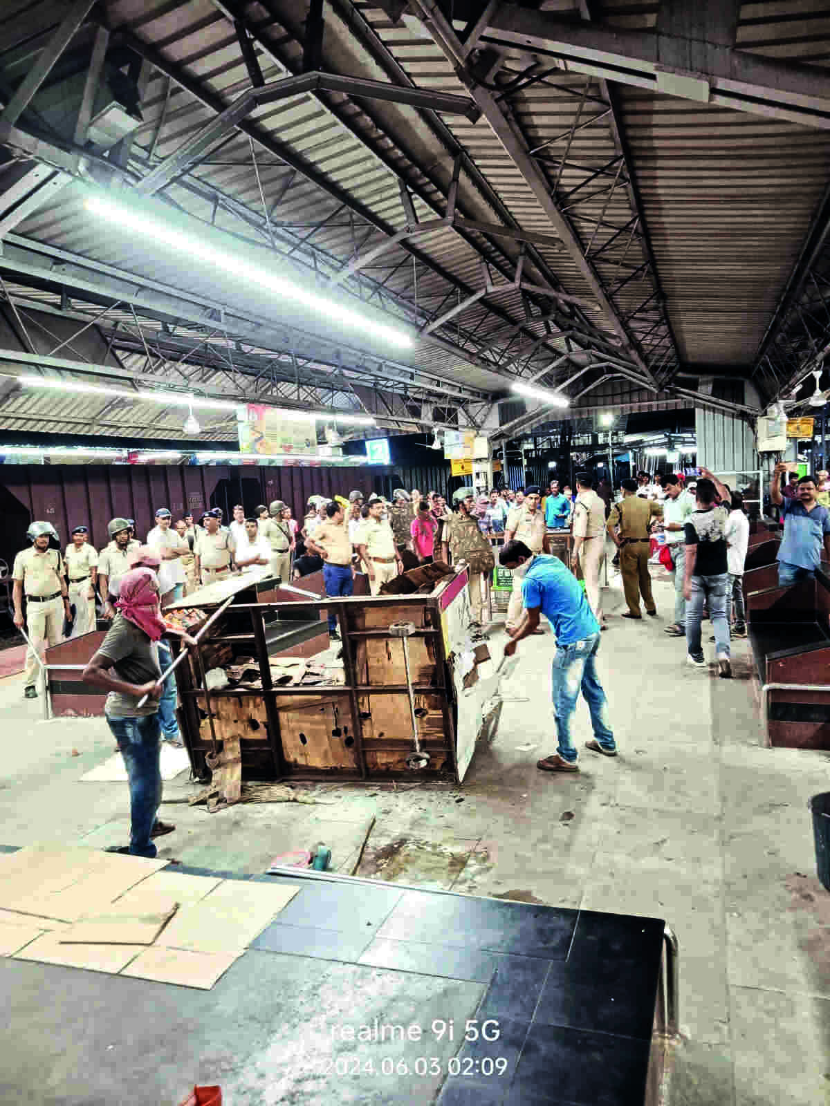 Anti Encroachment Drive Held At Burdwan Rly Station