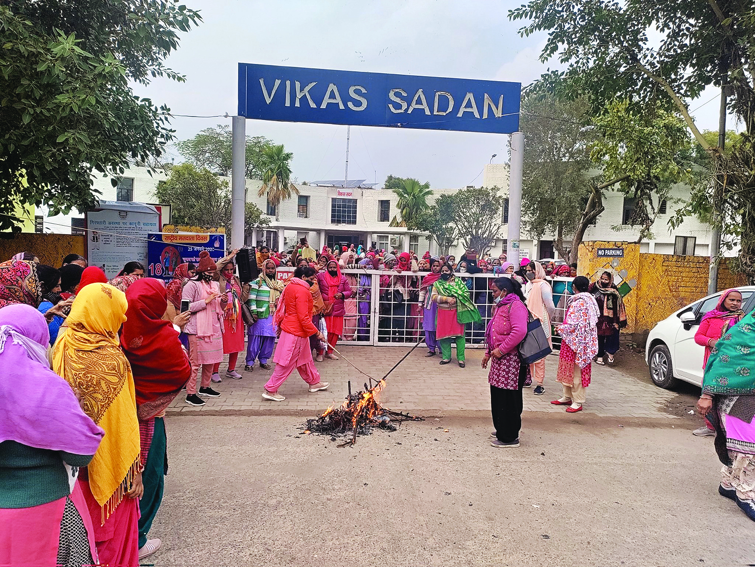 Gurugram anganwadi workers continue stir for pay-raise