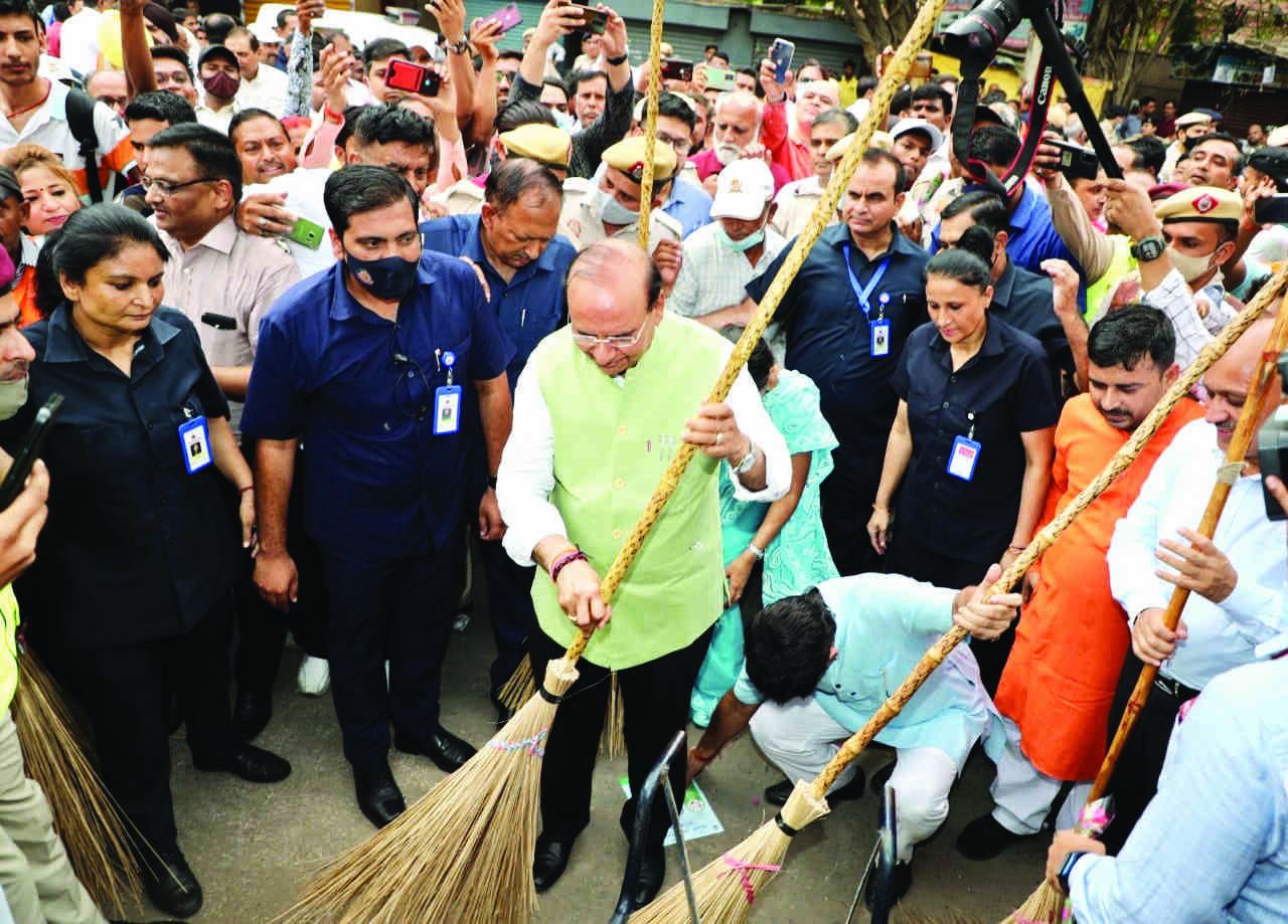 L-G launches special cleanliness drive in Capital