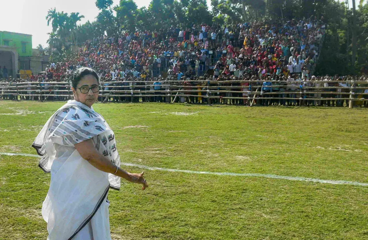 Mamata Banerjee Refuses To Get Up On Dias At The Vande Bharat Express Flag Off