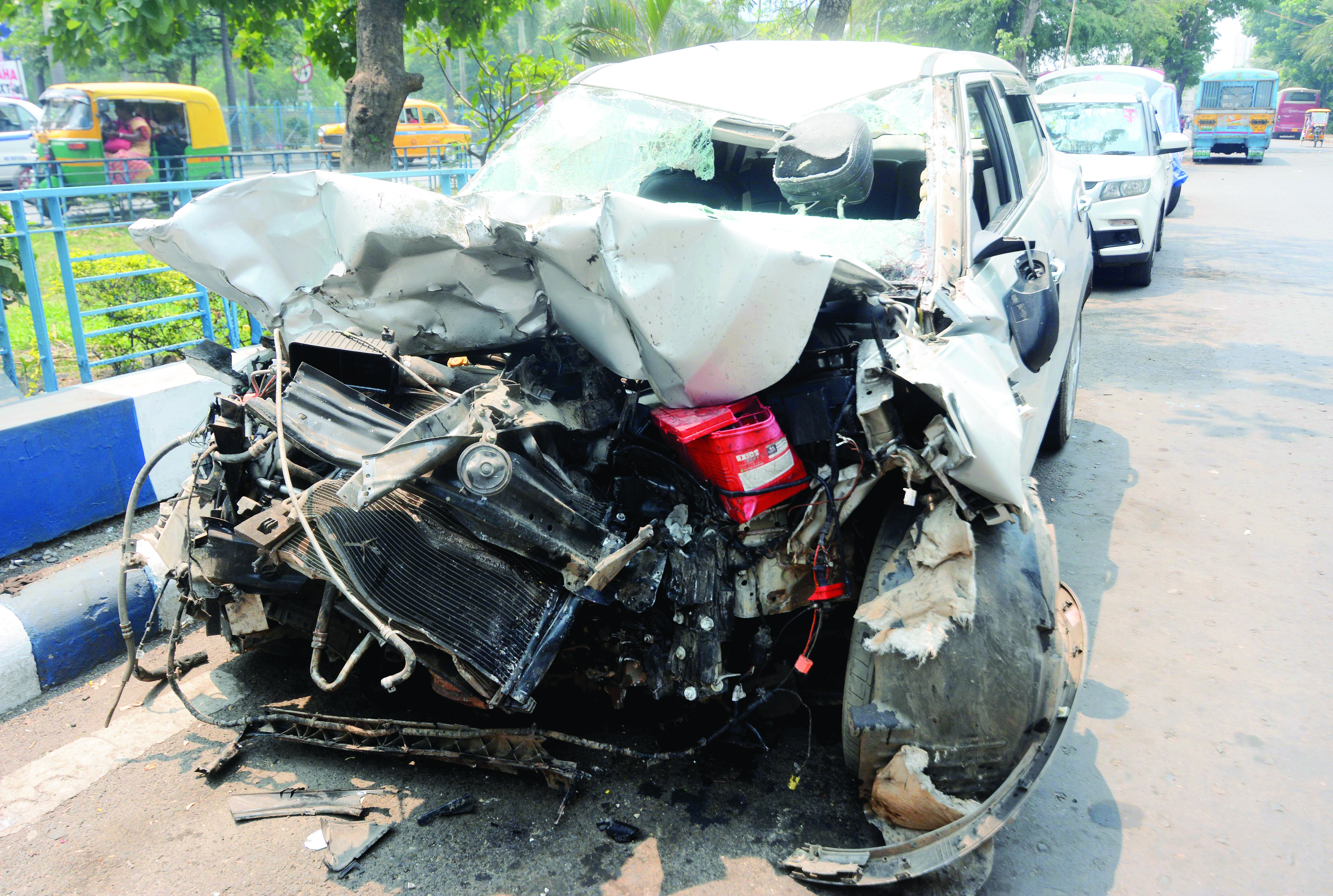 Dum Dum Park: Four killed after SUV rams into dumper & bike