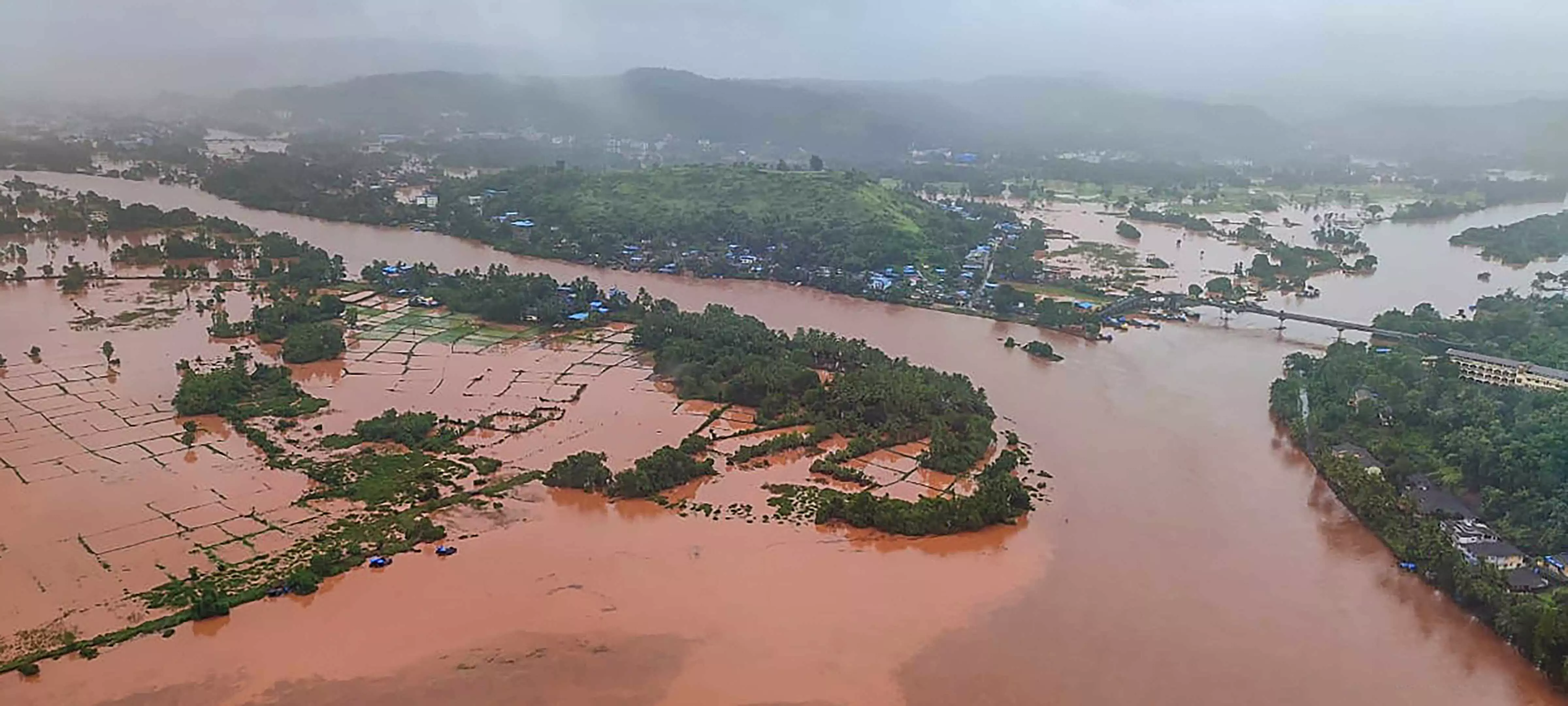 Heavy rainfall   lashes Meghalaya