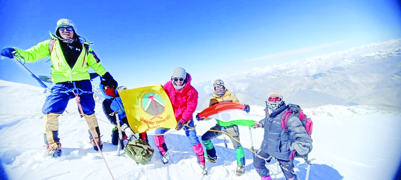 Two students, one faculty of JU summited Leo Purgyil