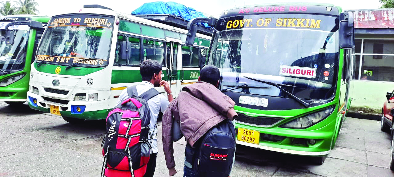 Several tourists, labourers stranded in Siliguri