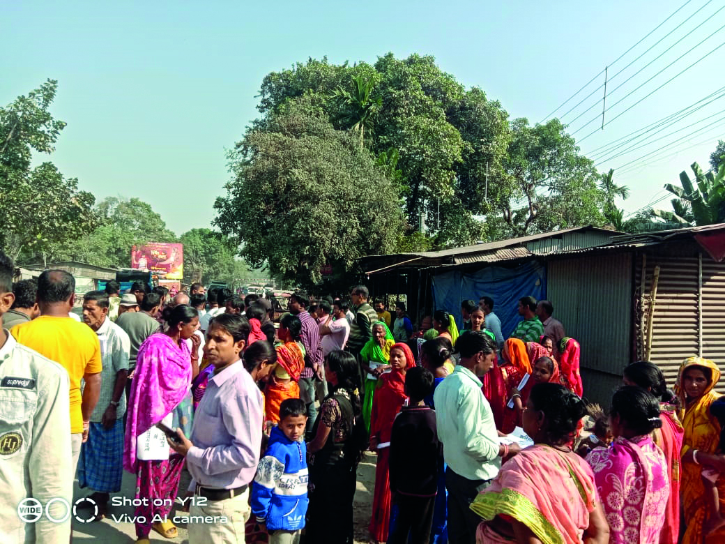 Locals block road demanding compensation or rehabilitation