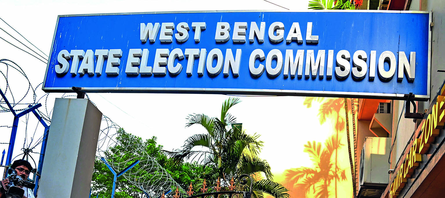 Free & fair polls: TMC team submits memorandum to ECI