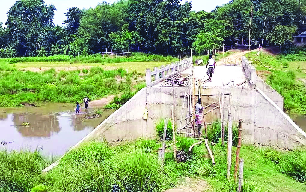 Approach road yet to be built over bridge in Balurghat