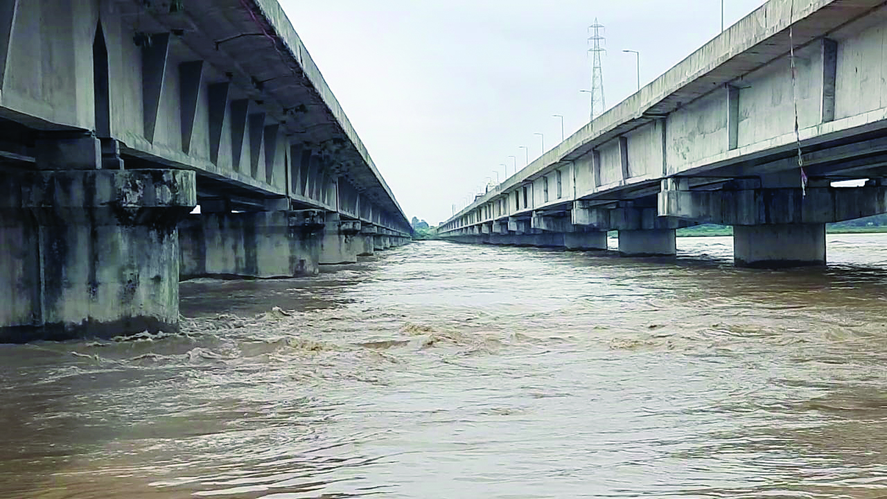 Heavy rains cause flooding in Jalpaiguri