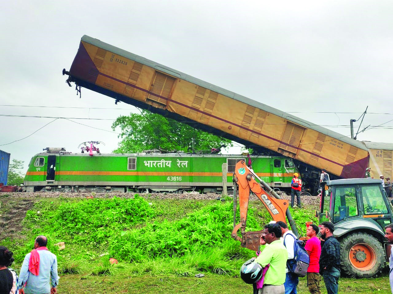 Fearing train journey, survivors take bus for their destinations