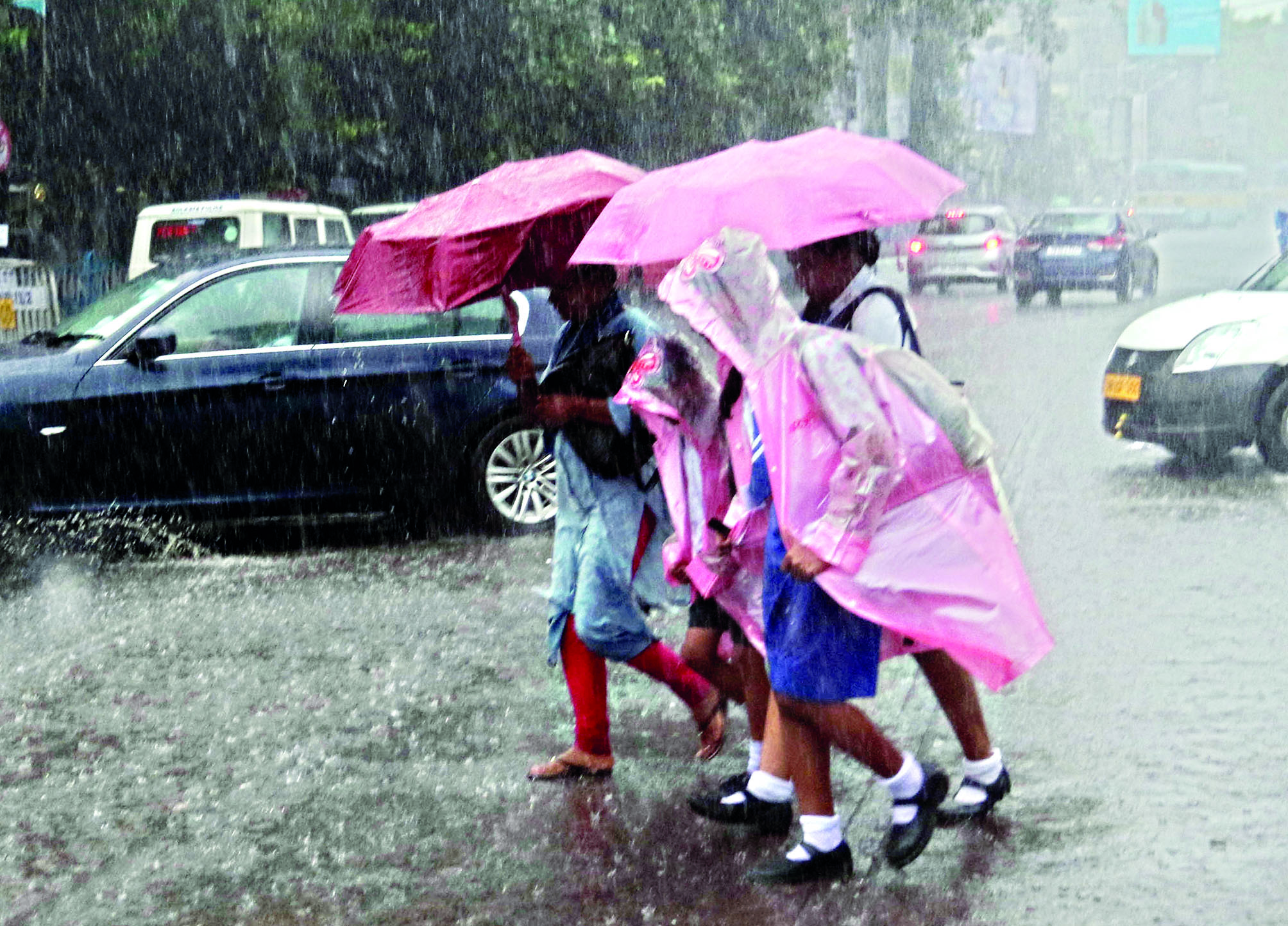 Heavy rainfall alert for nine  South Bengal districts