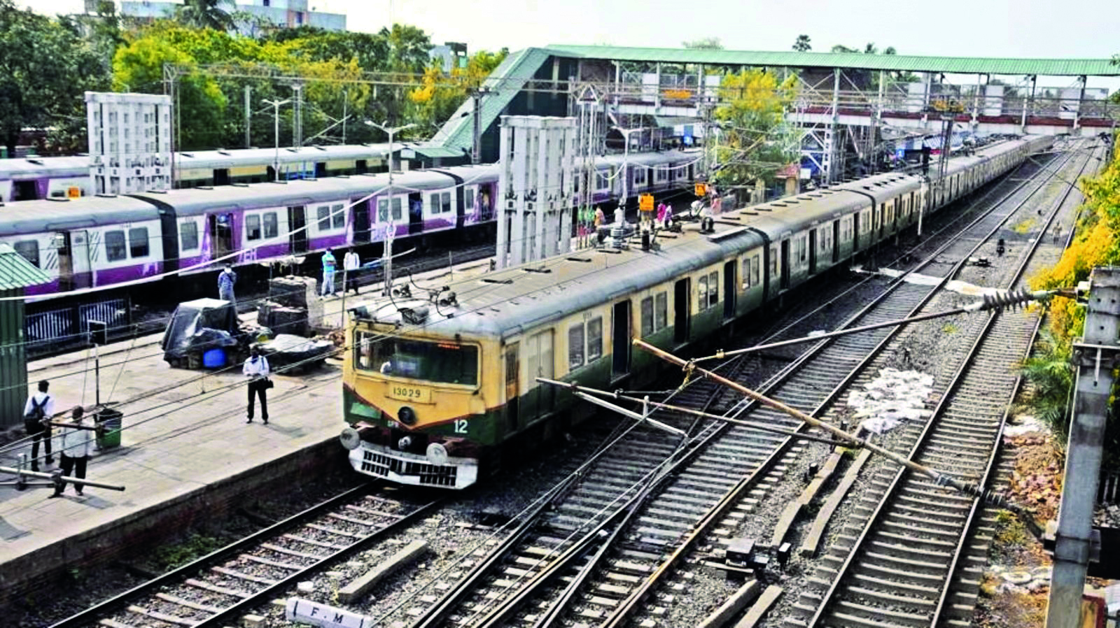 Passengers angry over 9-coach local trains still running in Sealdah Division