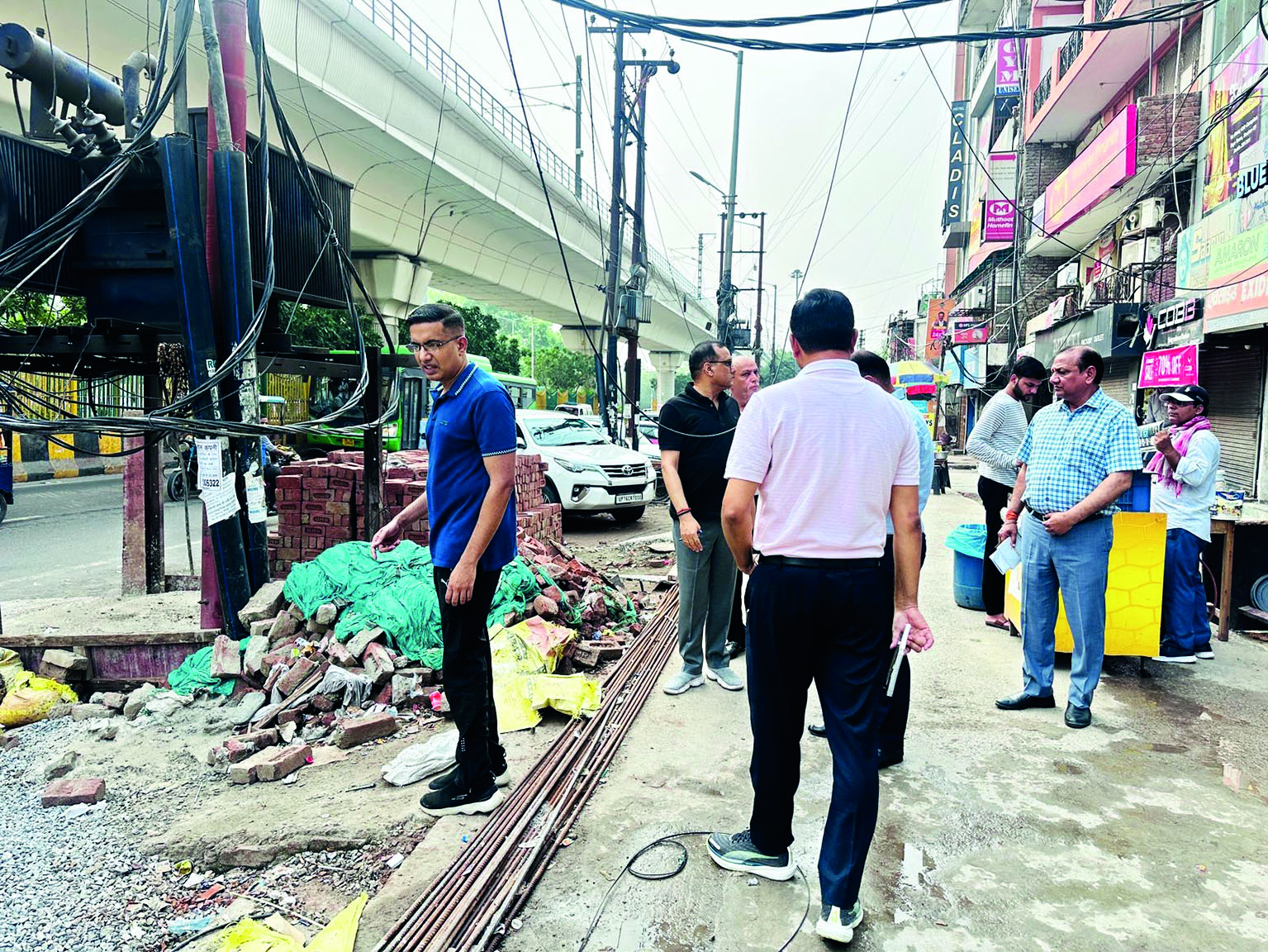 Noida Authority CEO hits the streets to inspect cleanliness