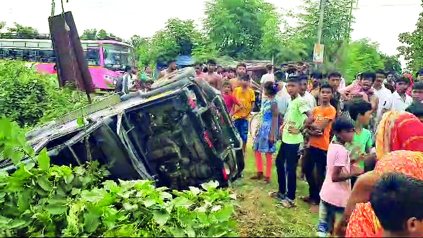 Malda road block: Cops attacked & wounded, vehicles vandalised