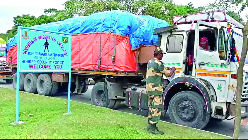 Trade resumes at Changrabandha land port after four-day halt