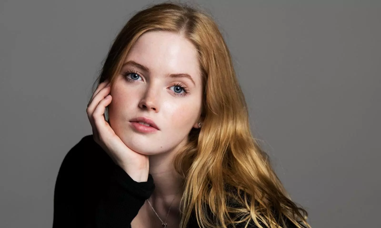 Ellie Bamber talks about biopics Moss and Freud and Anna