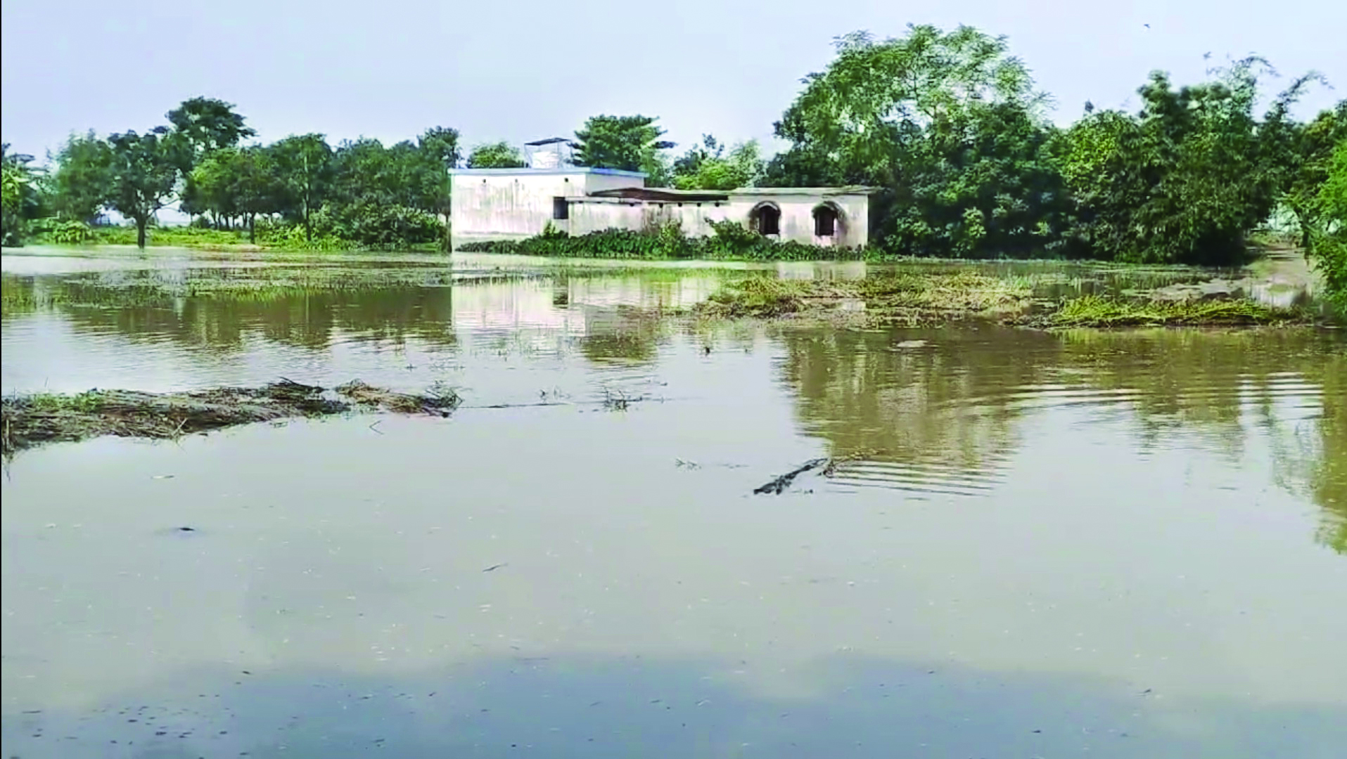 Ganga flows 0.15 m above danger level, causes flood-like situation