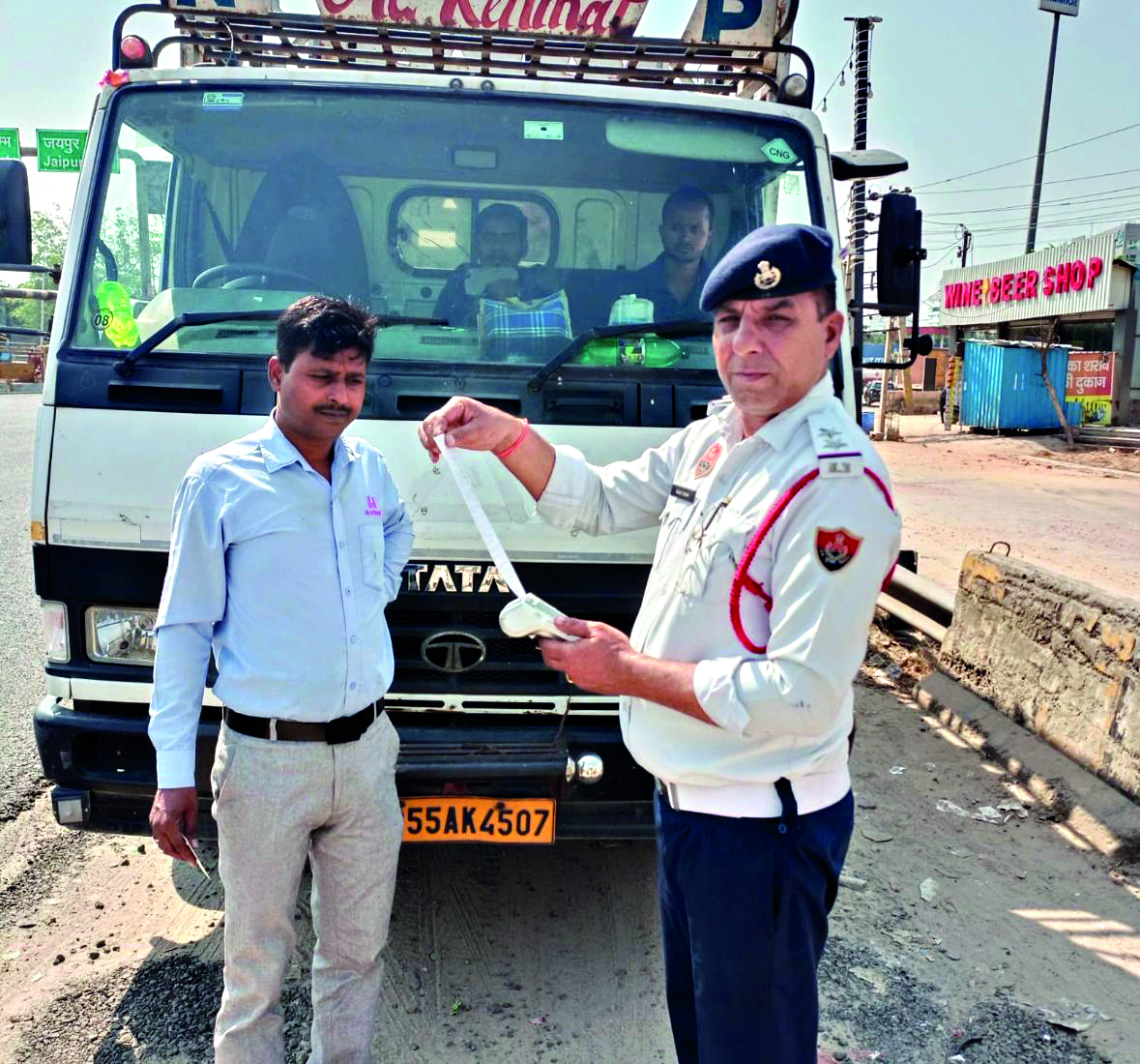 Ggm: Traffic police penalises 4,422   wrong lane drivers, collects Rs 35L