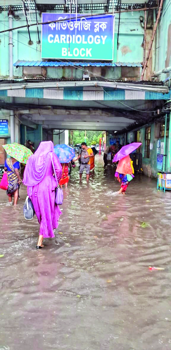 ‘Dana’ triggers deluge, causes severe flooding across South Bengal