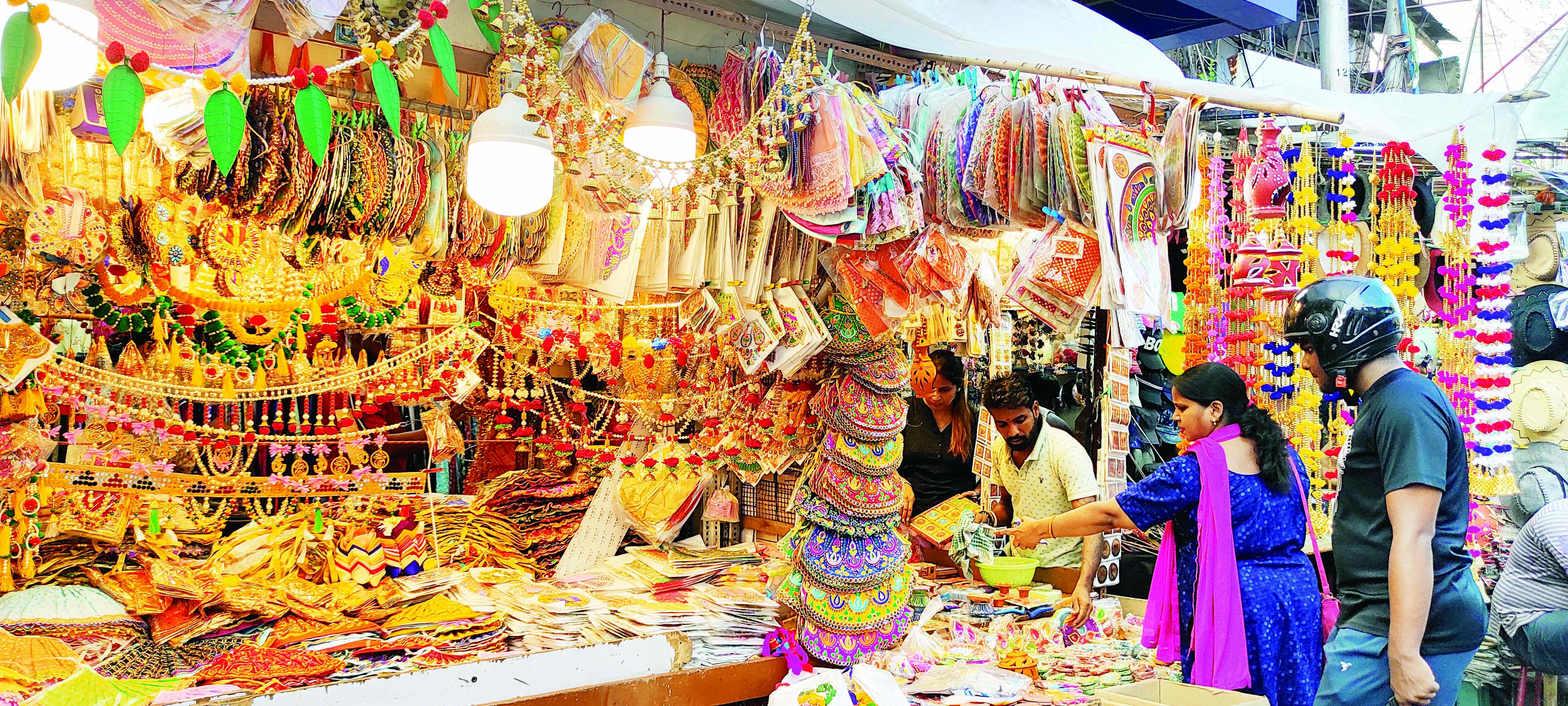 Kolkata Markets brimming with festive spirit ahead of Kali Puja and Diwali