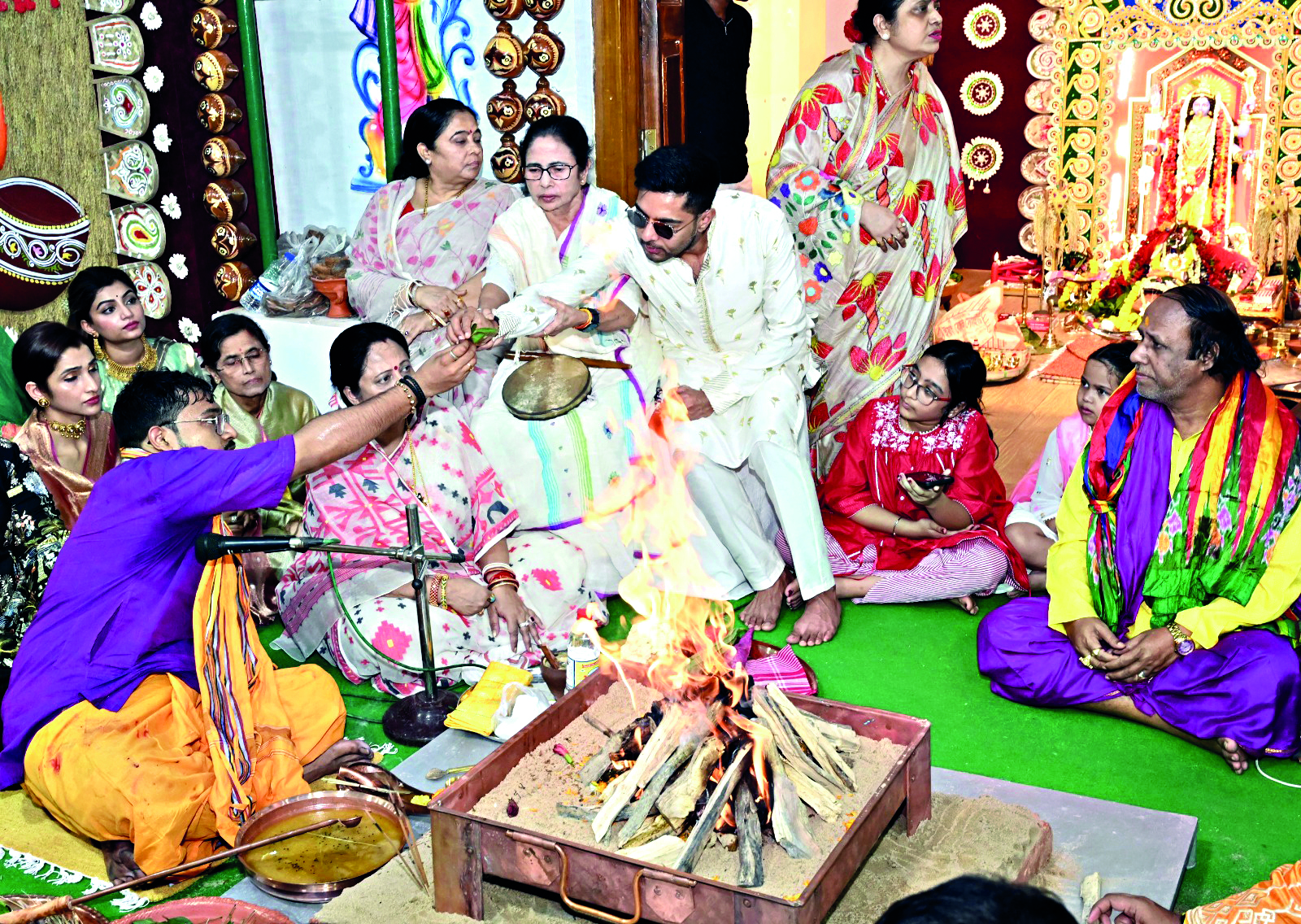 On return to city, Abhishek attends Mamata’s Kali Puja