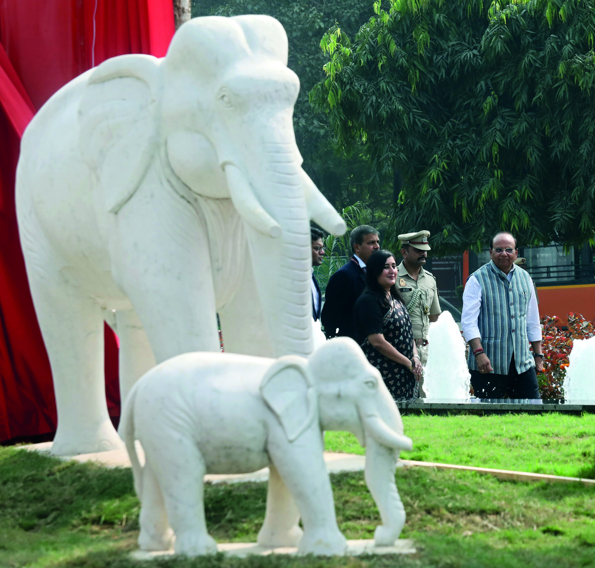 RML Hospital: L-G unveils elephant family sculpture