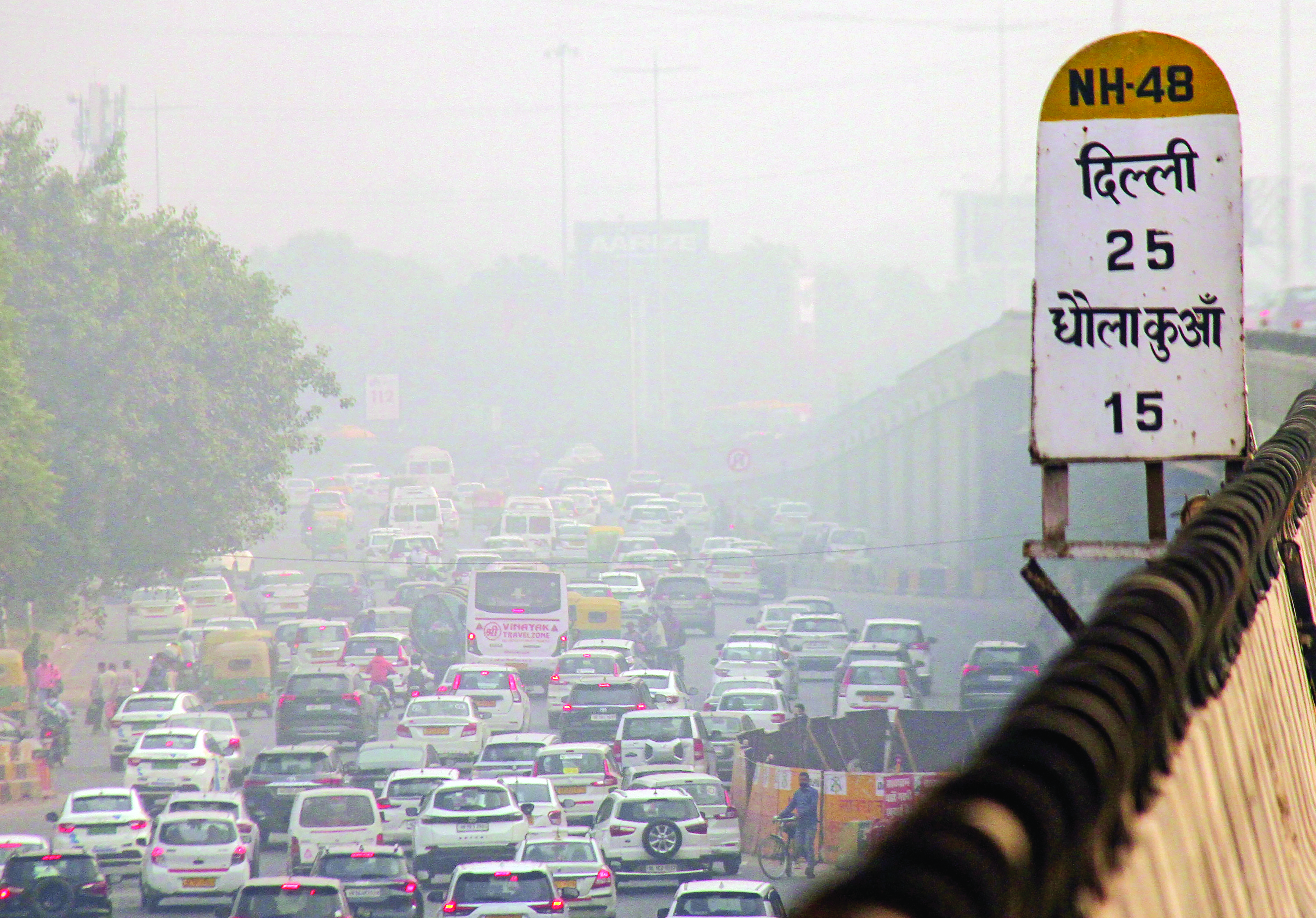 Air quality remains ‘very poor’ in Delhi