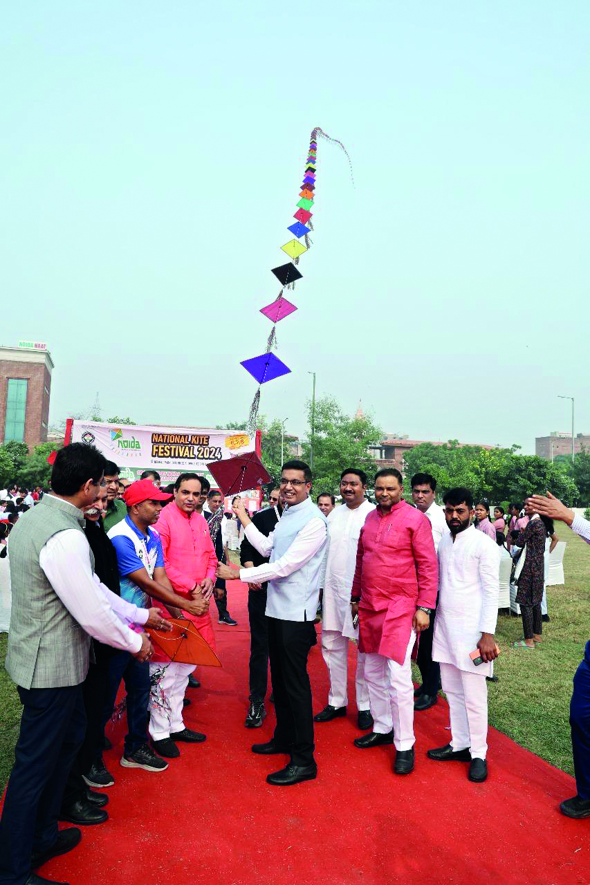 Nat’l Kite Festival 2024 concludes with a spectacle of skill & colour