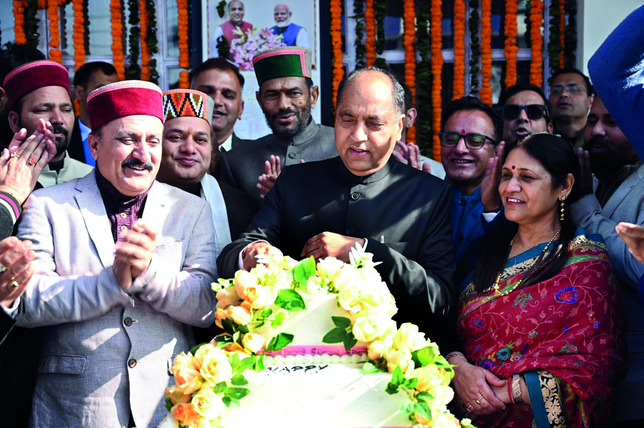 Jairam Thakur turns ‘senior citizen’, Vikramaditya Singh walks in to greet