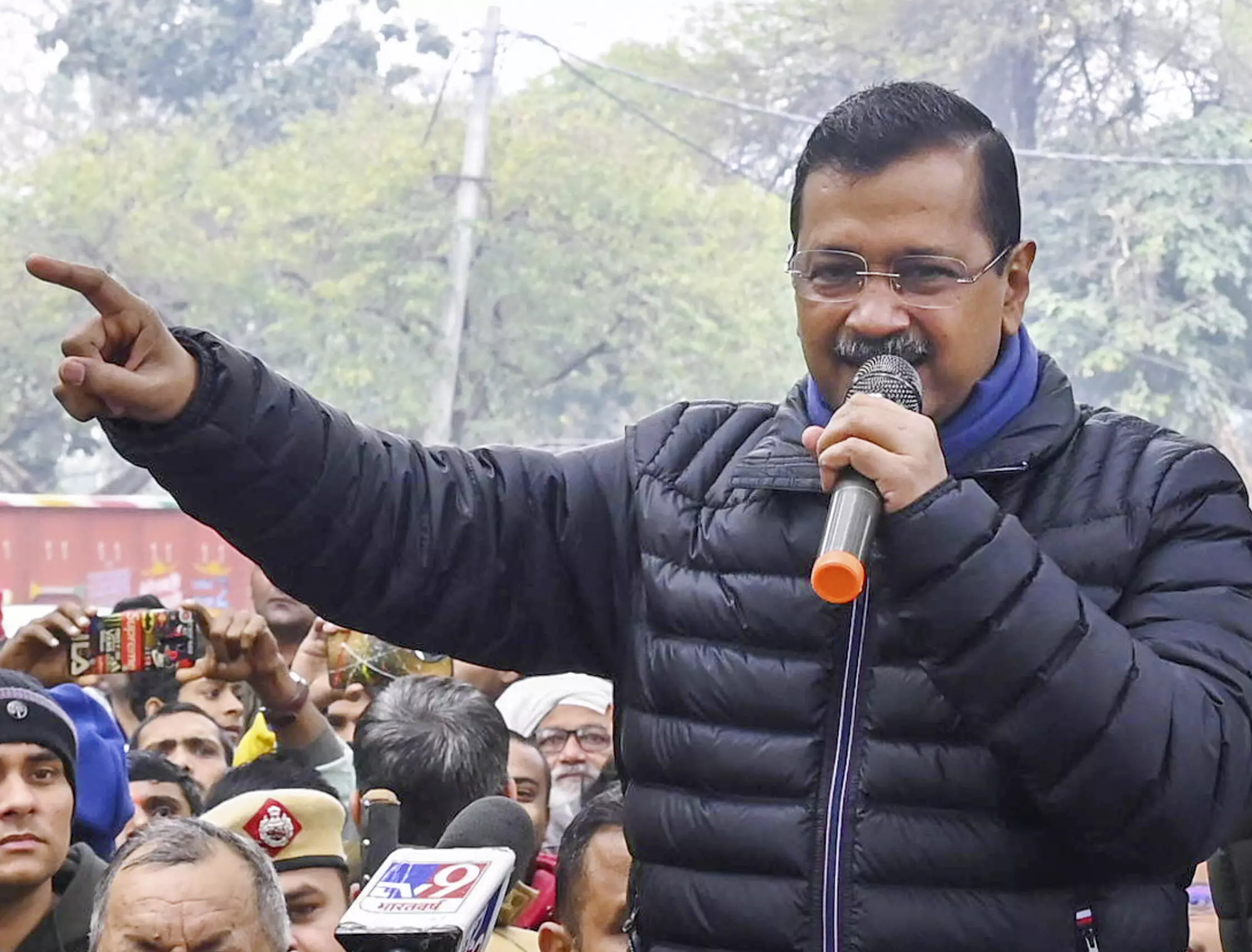 Kejriwal challenges Shah, says won’t contest if Centre assures houses for all slum-dwellers