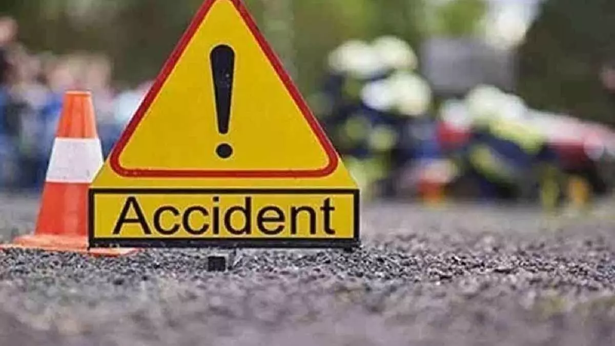 Nine killed, 8 injured in collision between tempo, minivan and stationary bus on Pune-Nashik Highway