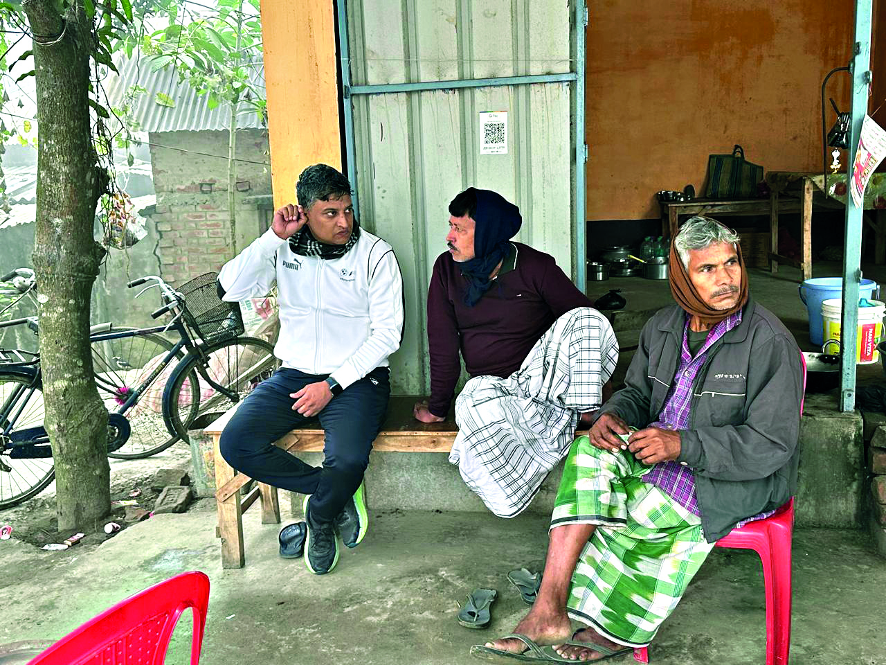 N Dinajpur DM visits Bindol village on bicycle