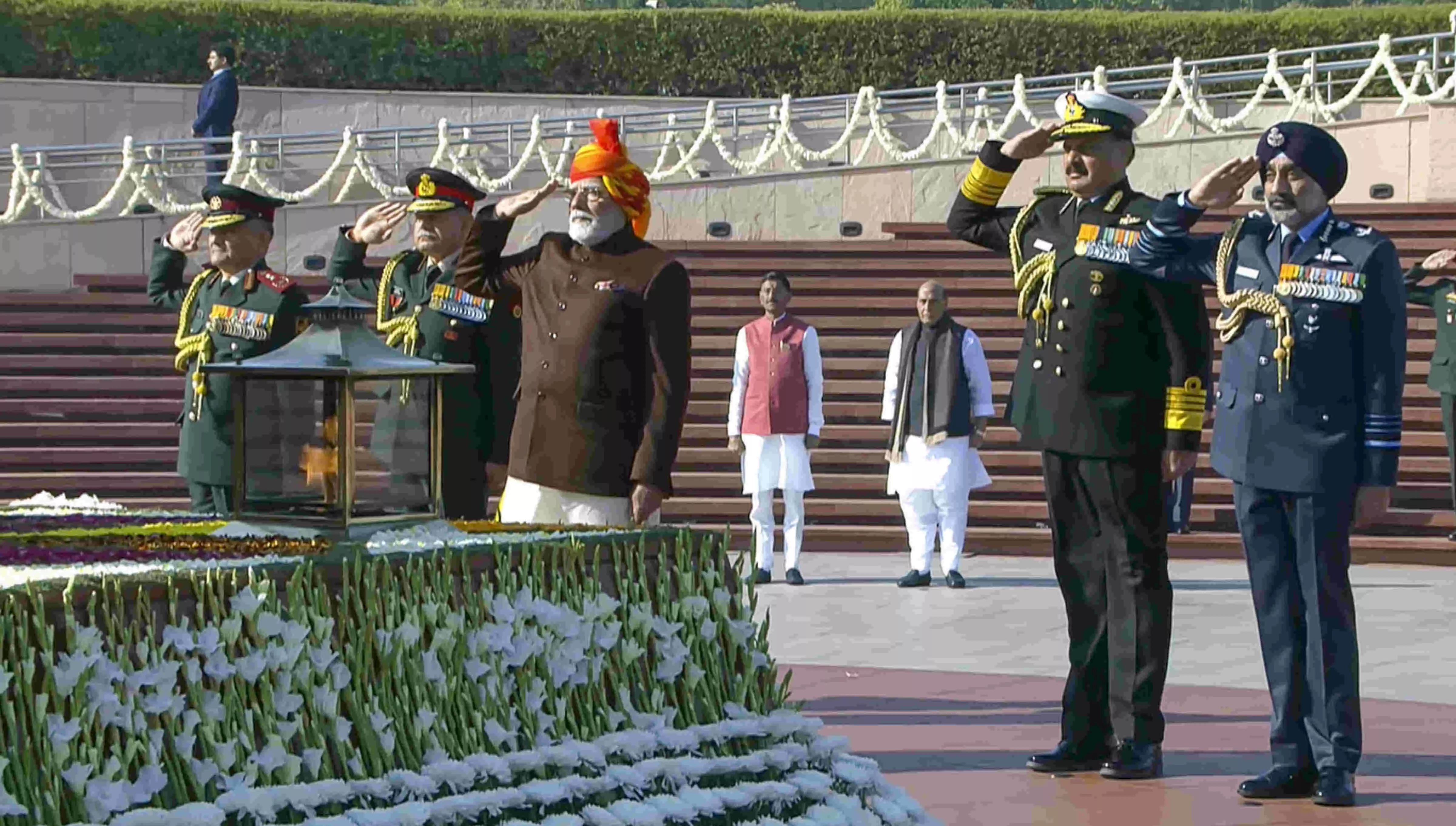 PM Modi pays tributes at National War Memorial on Republic Day