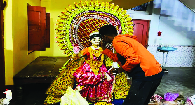 Balurghat student receives orders for eleven Saraswati idols