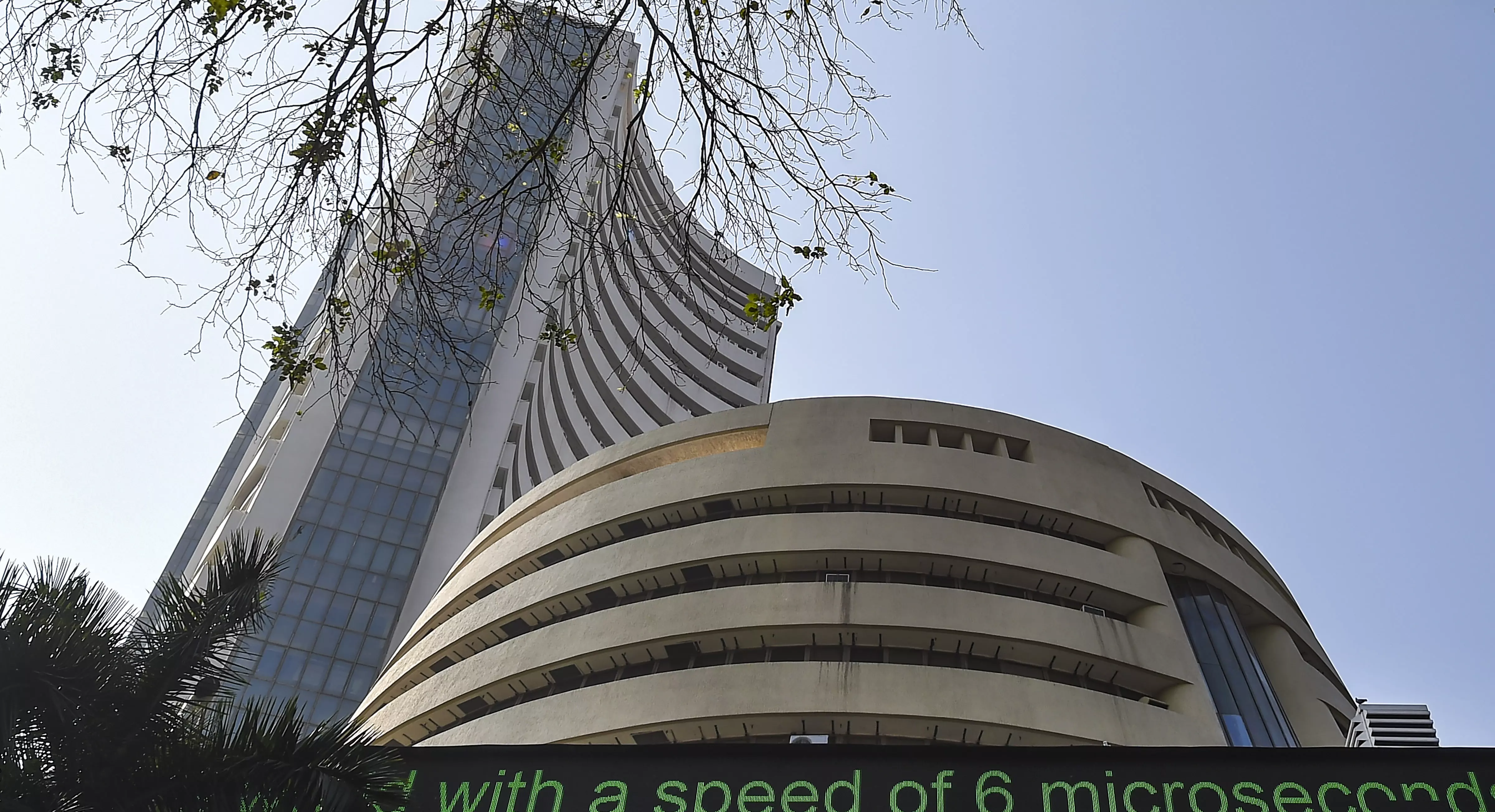 Sensex, Nifty fall for 4th day amid fresh US tariff concerns, foreign fund outflows