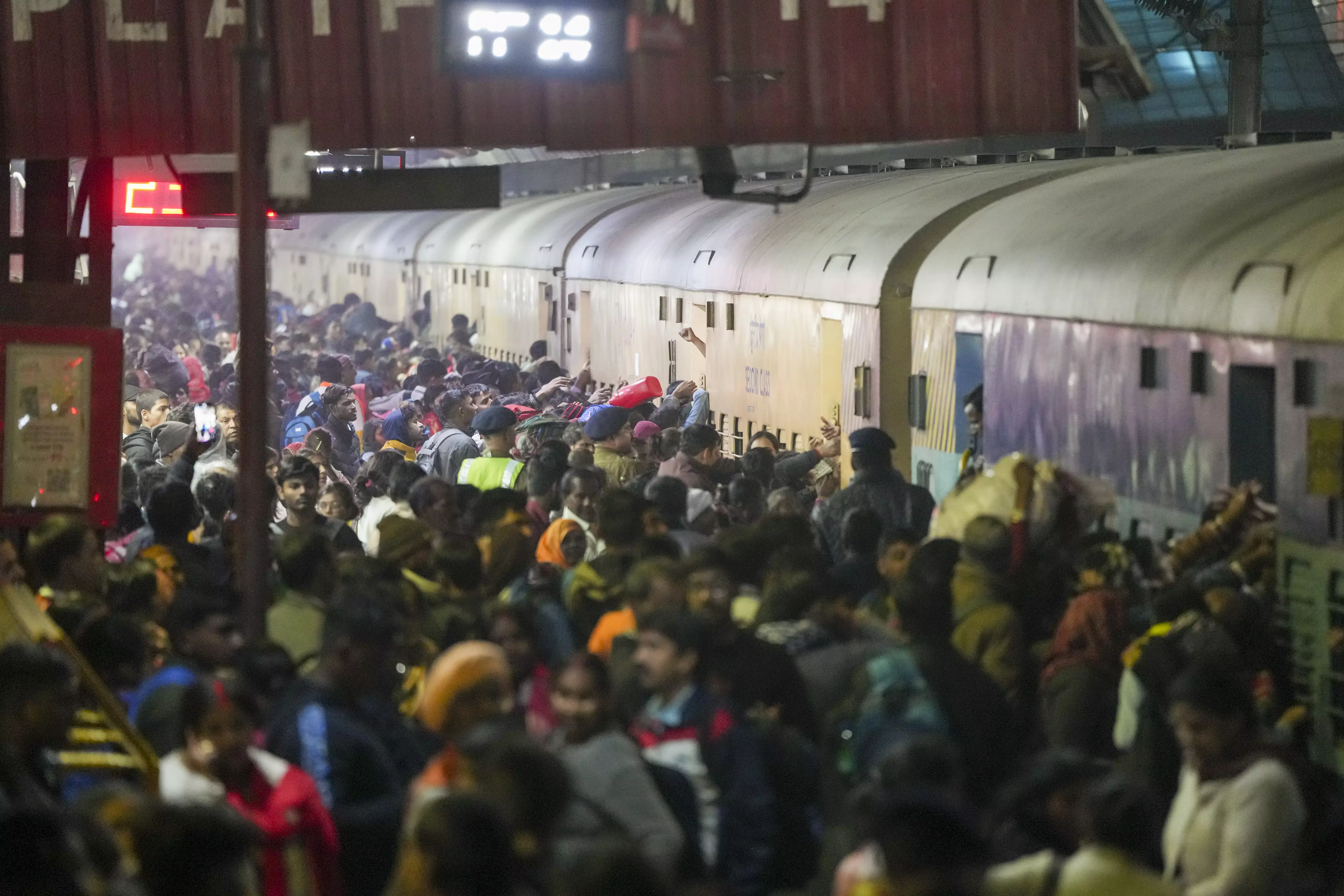 Passengers got confused between Prayagraj Express, Prayagraj Special, causing stampede: Sources