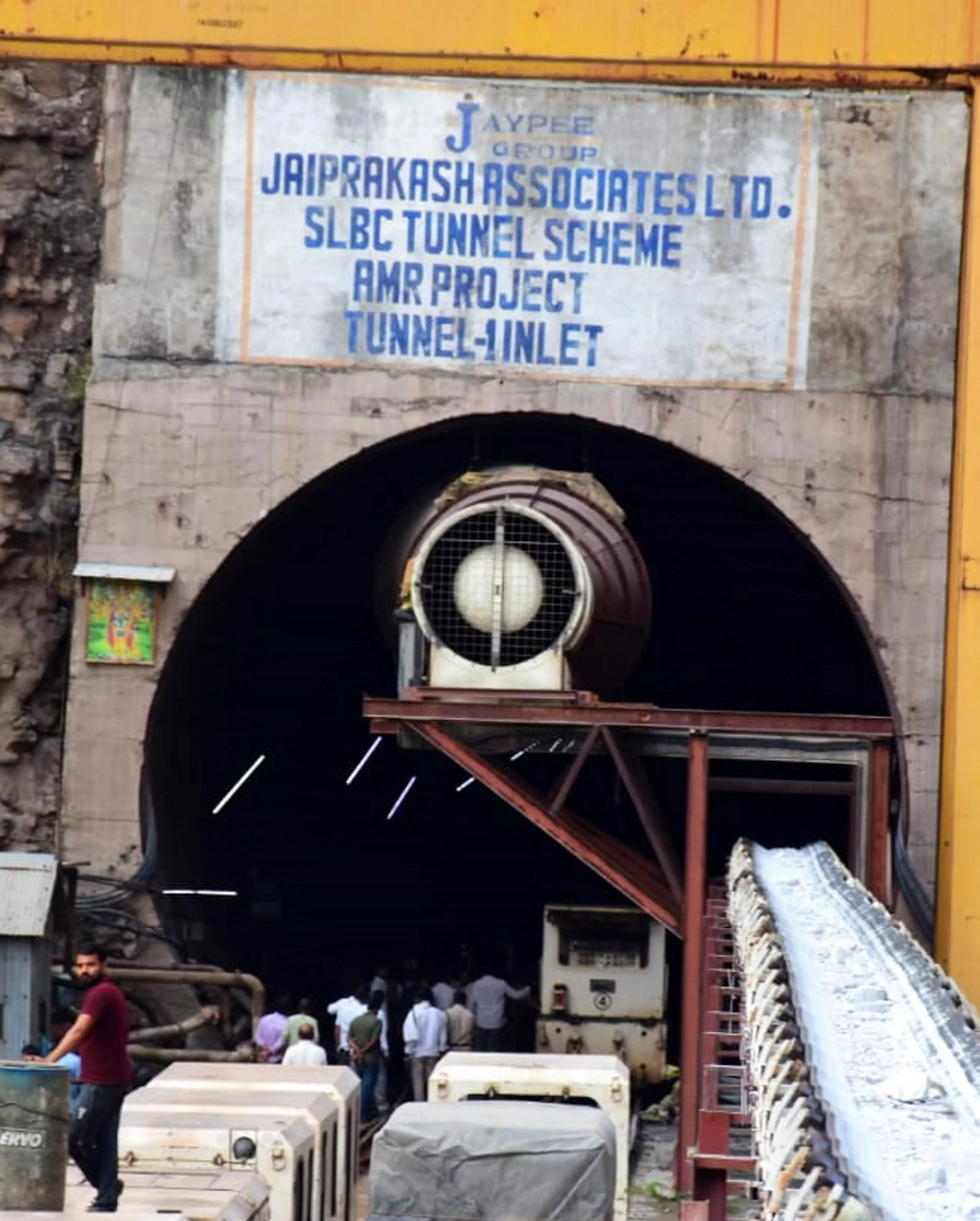 Telangana tunnel collapse: Rescue teams inch closer to trapped workers