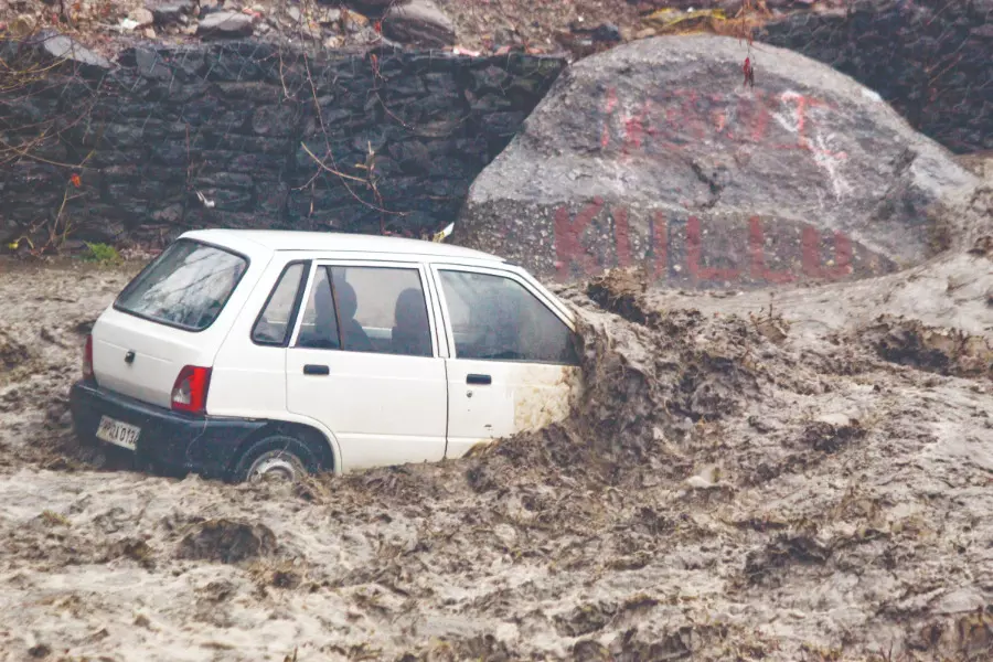 Heavy snowfall, rains trigger landslides in Himachal Pradesh, key roads blocked