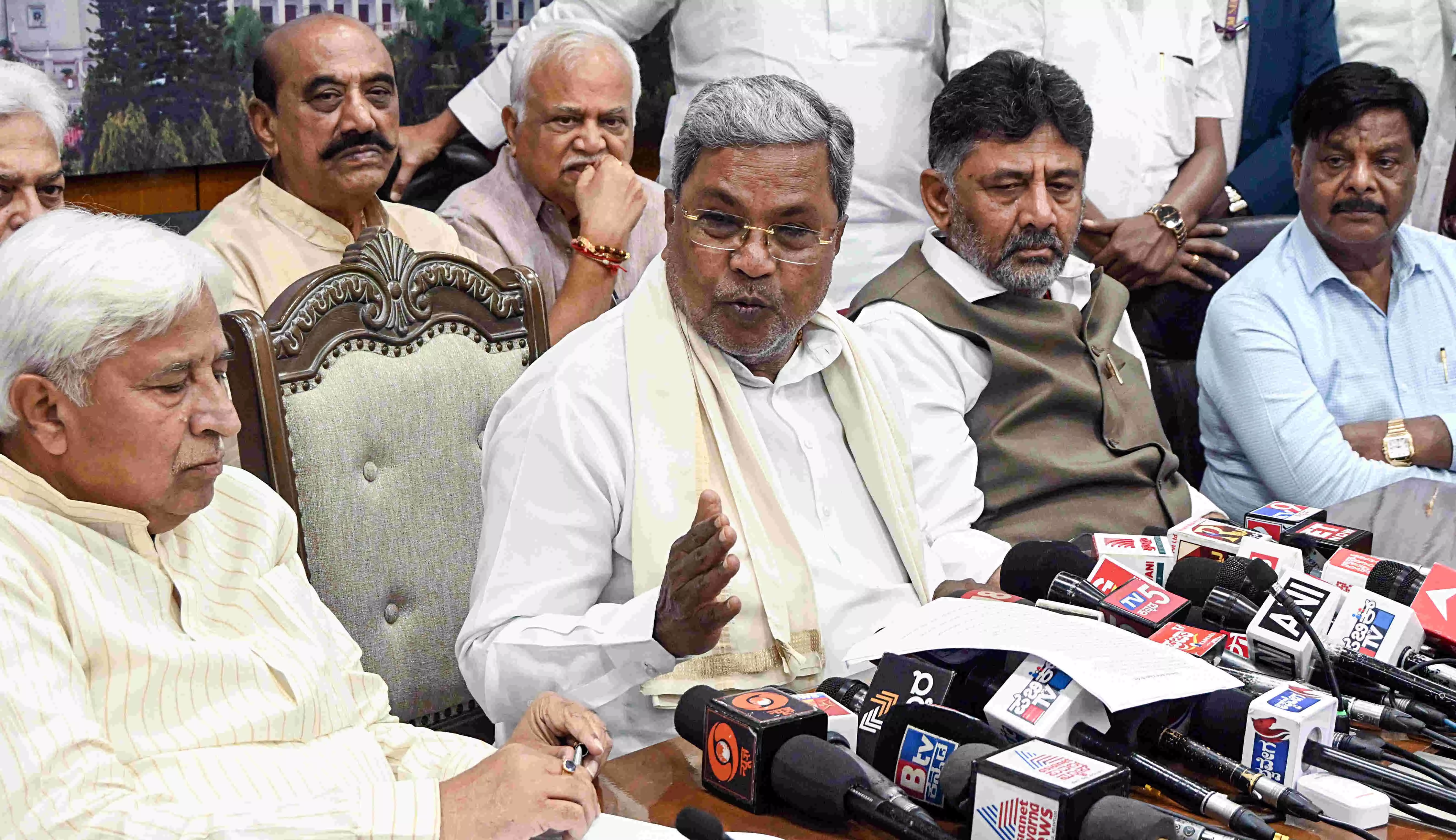 Karnataka CM Siddaramaiah blames contractors for swelling pending bills