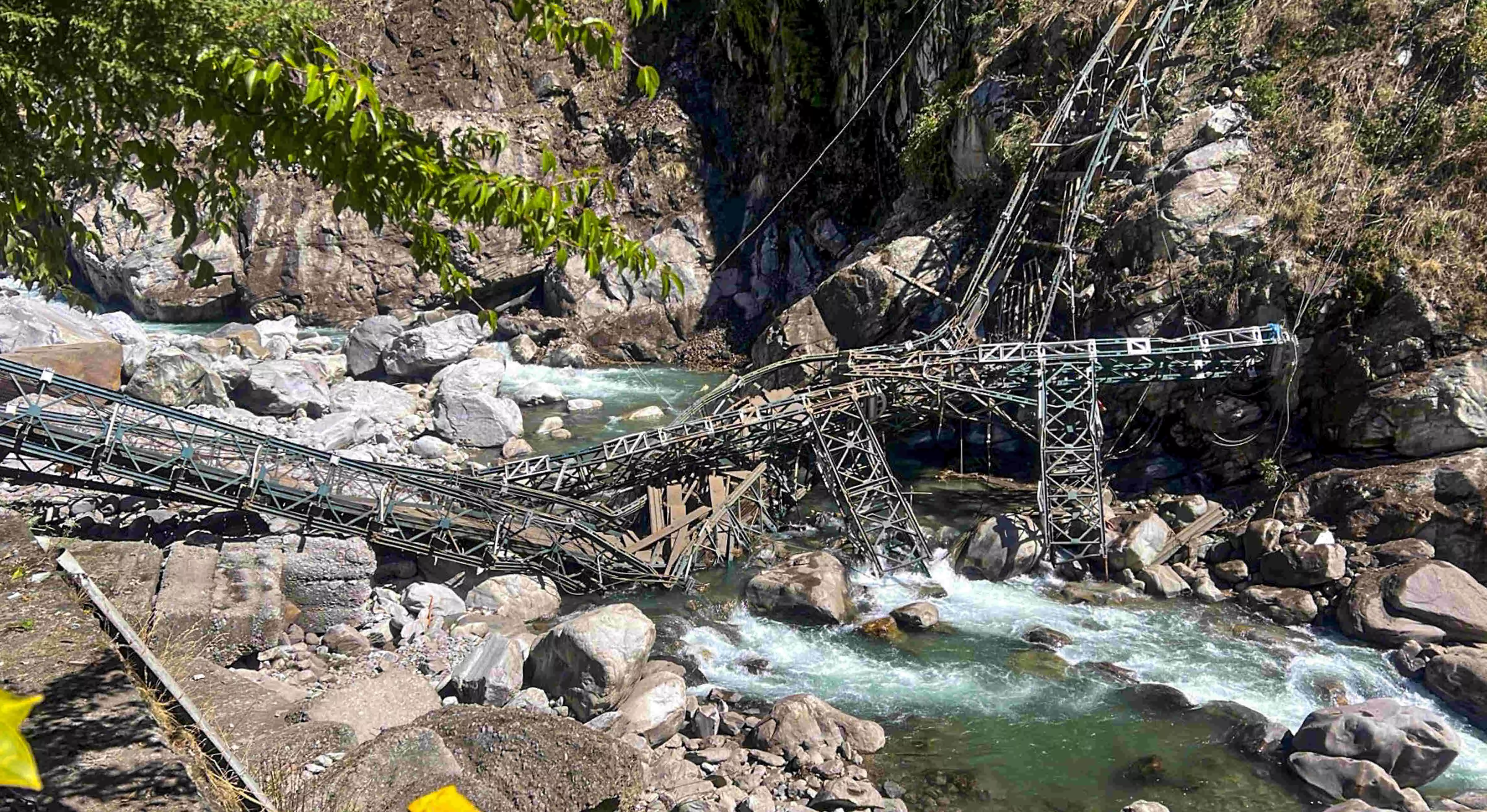 Landslide disrupts key bridge to Hemkund Sahib, strands vehicles in Uttarakhand