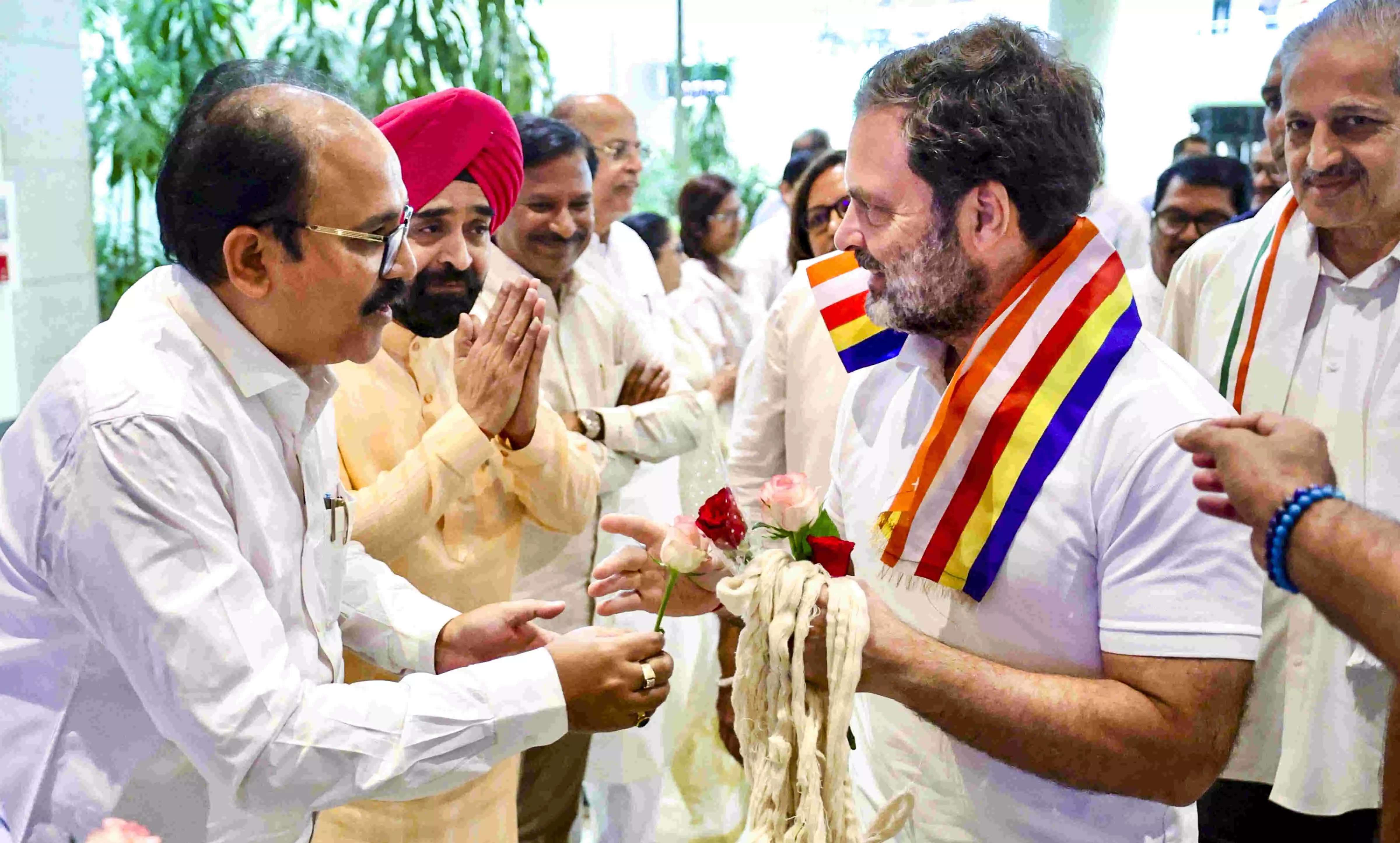 Rahul Gandhi meets Dharavi leather hub workers in Mumbai