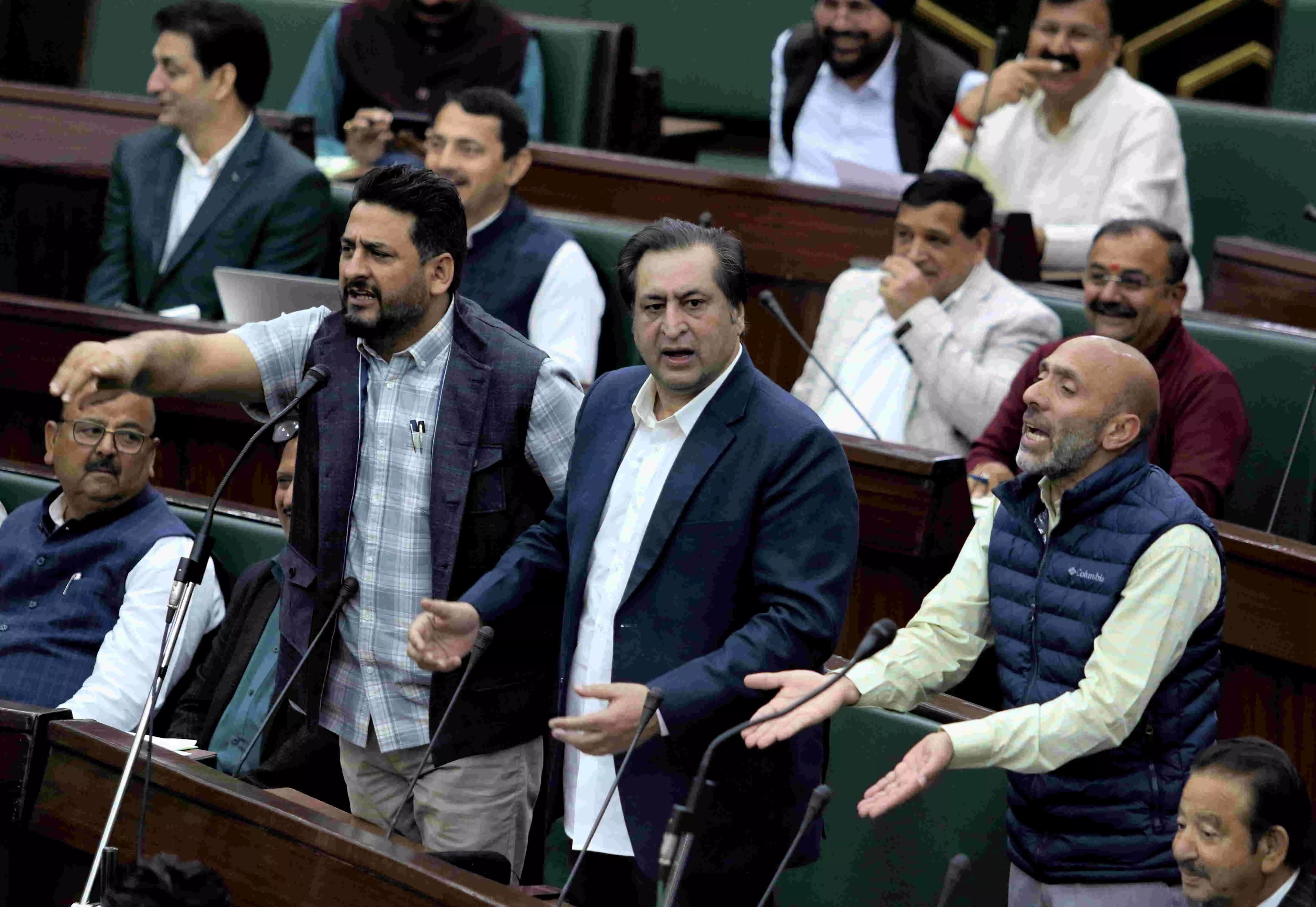 Noisy scenes in J-K Assembly as members flag lathi charge on protesting daily wagers