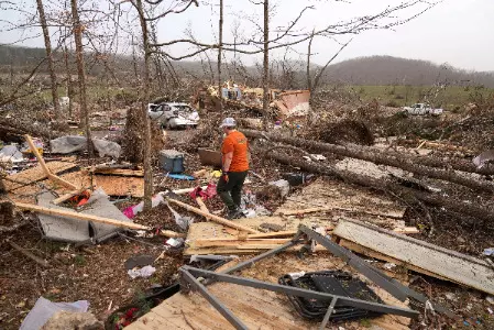 At least 26 dead in massive US storm after Kansas reports 8 fatalities